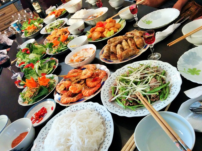Ženy, víno, zpěv...  a spousta dobrot z vietnamské kuchyně